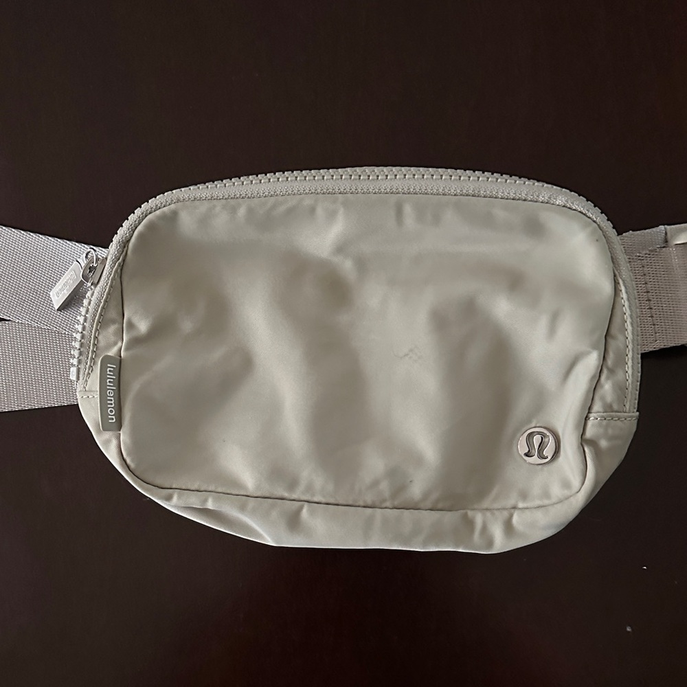 lululemon athletica Men’s Light Gray Belt Bag - Minimal Carry Pouch